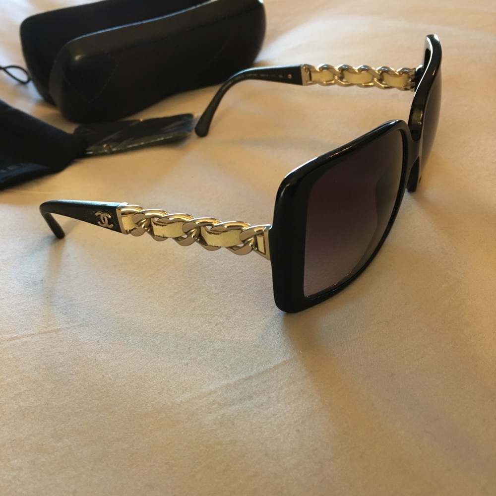 Sale: Chanel sunglasses with hard/soft logo cases